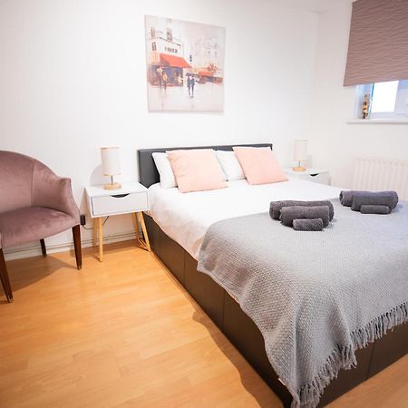 Bright And Spacious One Bedroom Apparment, Free Parking Londres Exterior foto