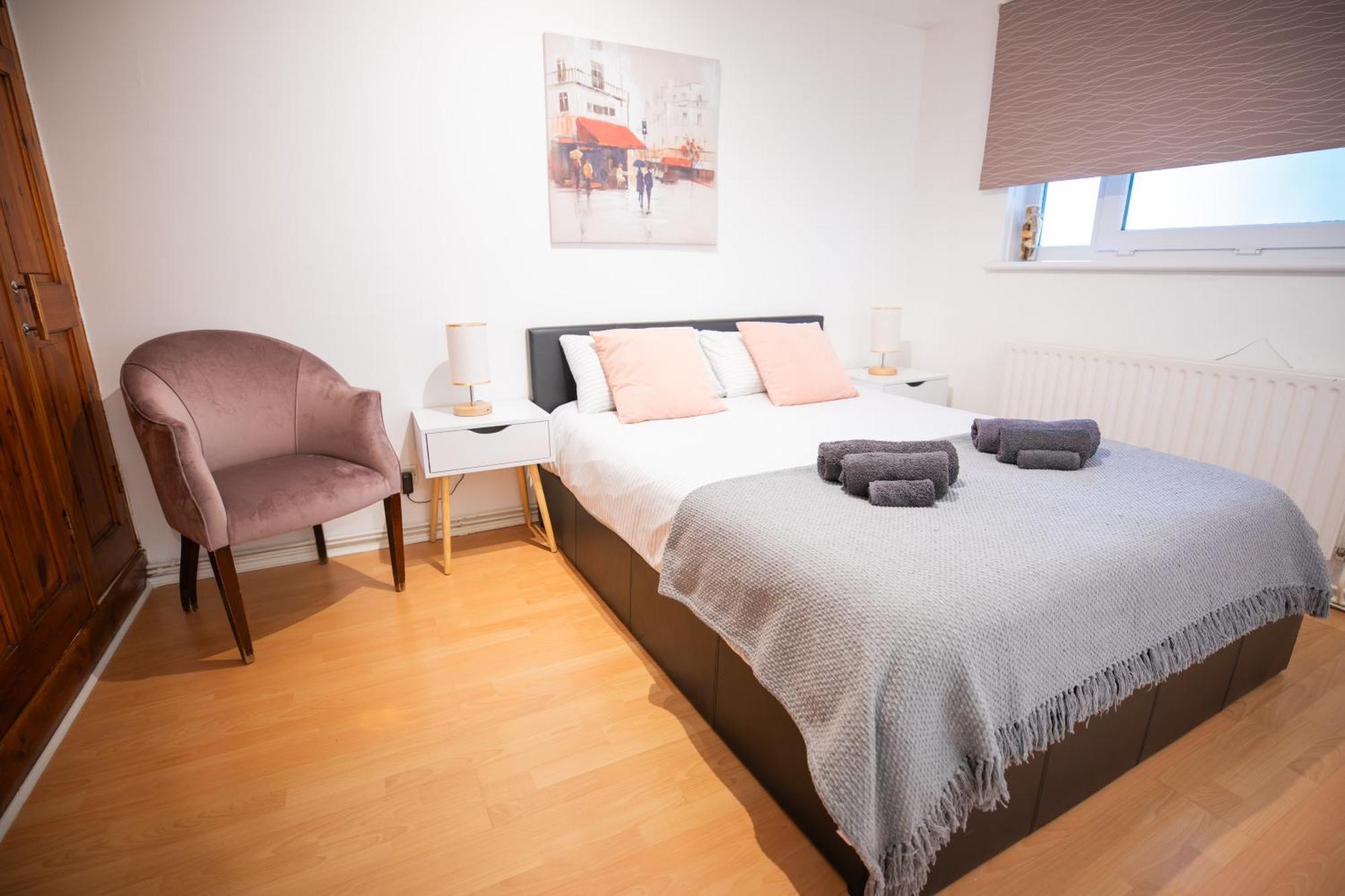 Bright And Spacious One Bedroom Apparment, Free Parking Londres Exterior foto