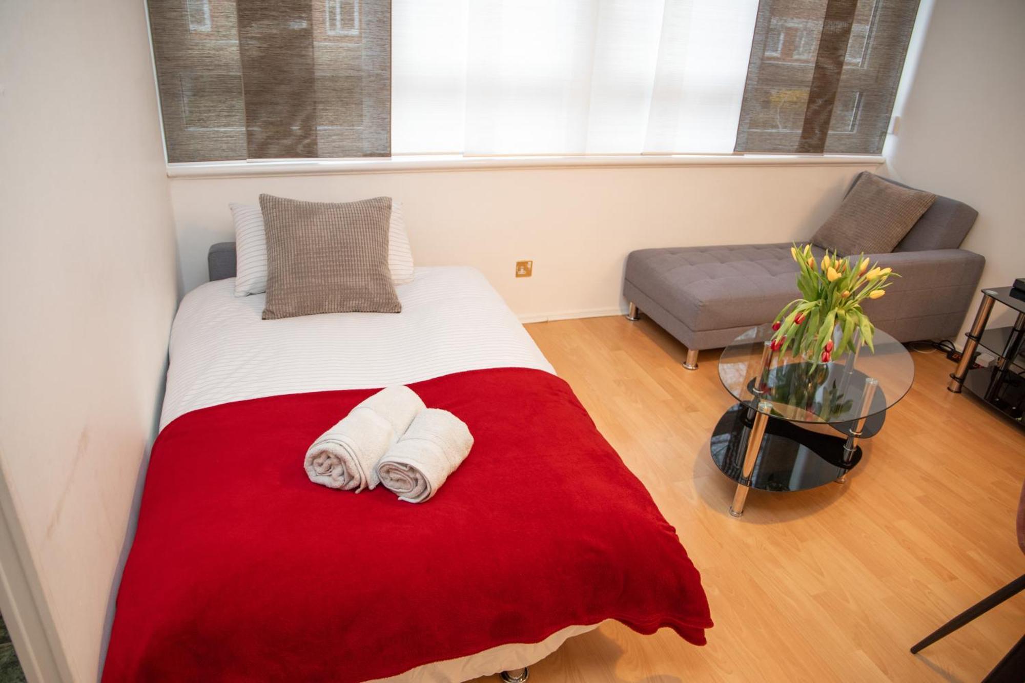 Bright And Spacious One Bedroom Apparment, Free Parking Londres Exterior foto